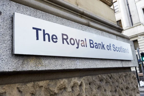 Знак за межами Королівський Банк Шотландії — стокове фото