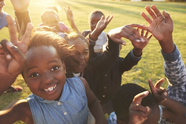 Bambini della scuola all'aperto — Foto Stock