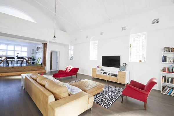 Intérieur avec salon ouvert et salle à manger — Photo