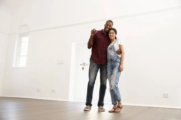 Casal se movendo para uma nova casa — Fotografia de Stock