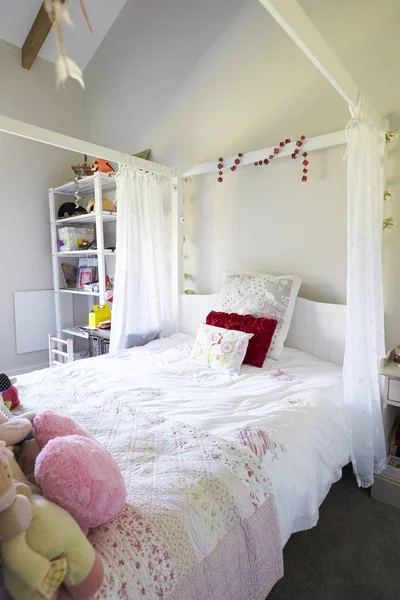 Kızlar yatak odası ile ev iç — Stok fotoğraf