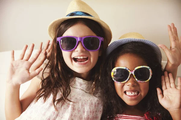 Twee meisjes verkleden — Stockfoto