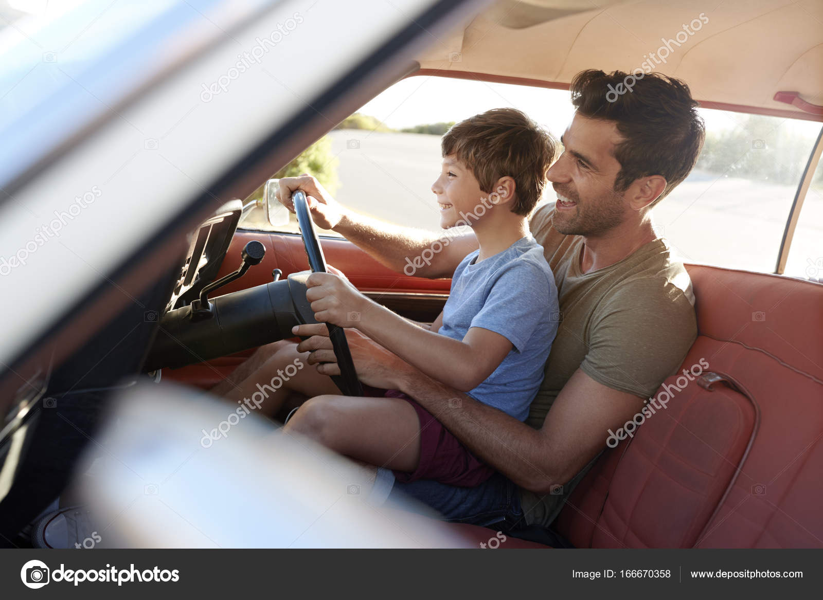 Father car. My dad driving a car. папа и сын машинки. американские дети на машине. My dad is car.