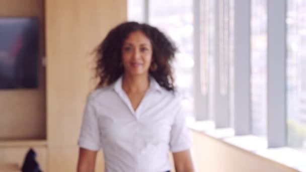 Businesswoman In Office Walking To Camera — Stock Video