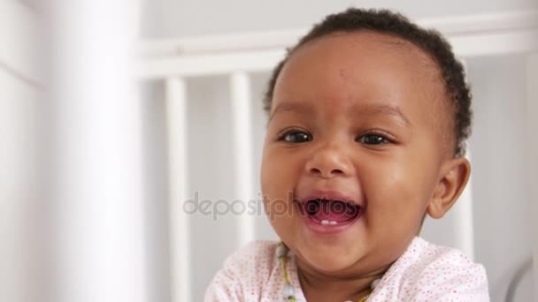 Happy Baby flicka som leker — Stockvideo