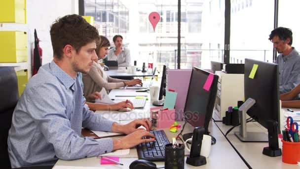 Colleagues passing paperwork across desk — Stock Video