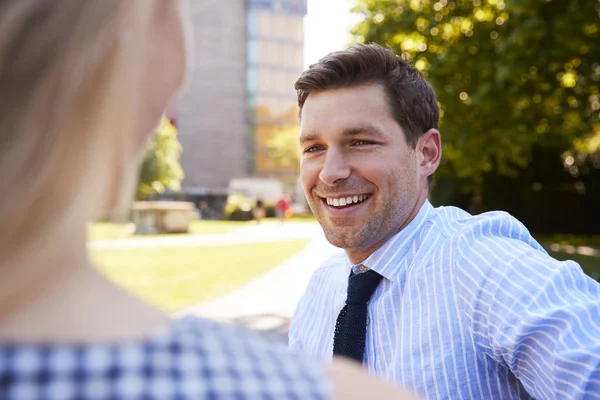 Businessman talking to female colleague — Stock Photo, Image