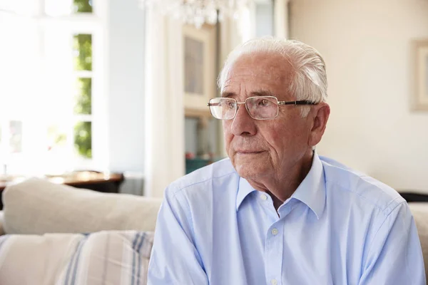 Senior Man die lijden aan depressie — Stockfoto