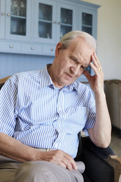 Uomo anziano che soffre di depressione — Foto Stock