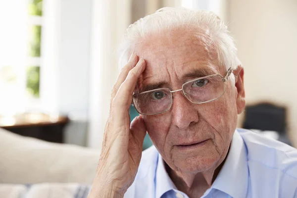 Homme âgé souffrant de dépression — Photo