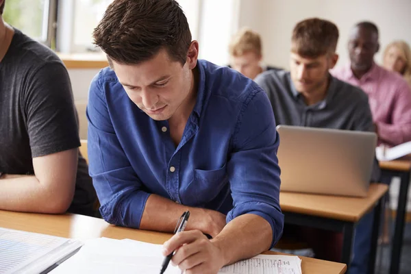 Dojrzały mężczyzna Student — Zdjęcie stockowe