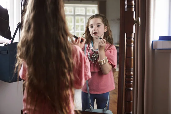 Young Girl Playing Dressing Up Game — Stock Photo, Image