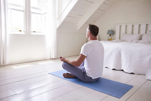 Mature Man Using Meditation App — Stock Photo, Image