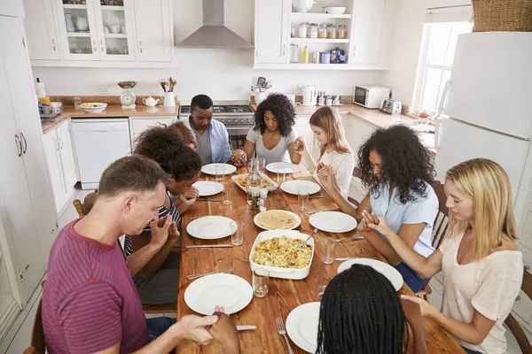 Familias diciendo gracias —  Fotos de Stock