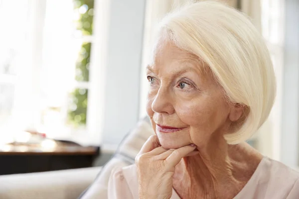 Äldre kvinna lider av depression — Stockfoto