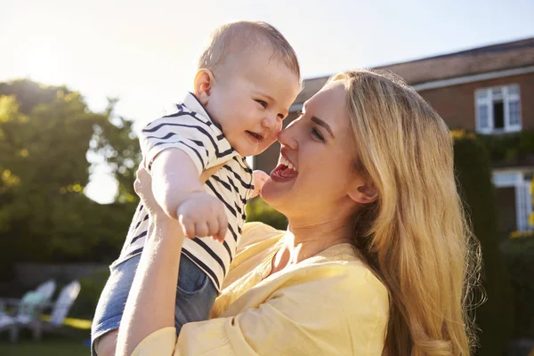 Mother Carrying Baby Son — Stock Photo, Image