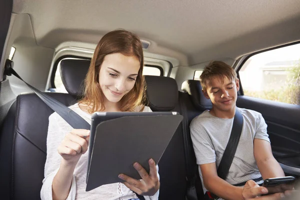 Children Using Digital Devices — Stock Photo, Image