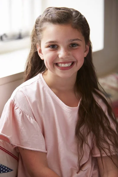 Sonriente chica joven —  Fotos de Stock