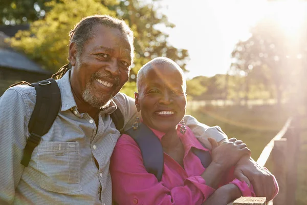 Senior Couple Hiking — Stock Photo, Image