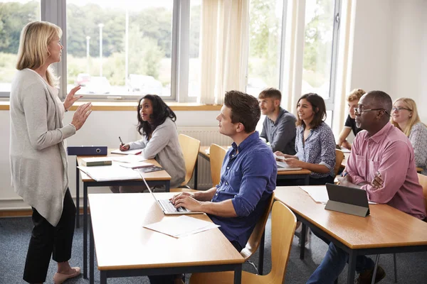 Aula de Ensino do Professor Feminino — Fotografia de Stock