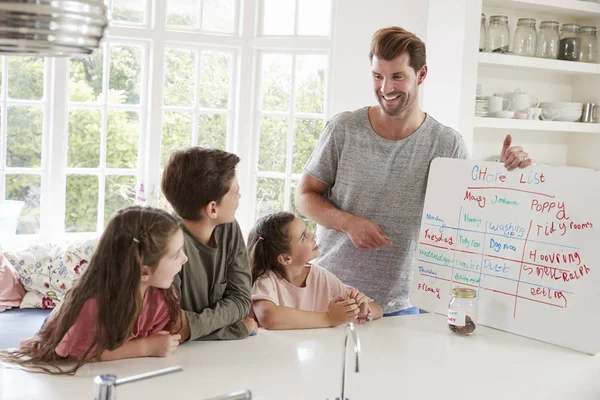 Kinderen die zakgeld — Stockfoto