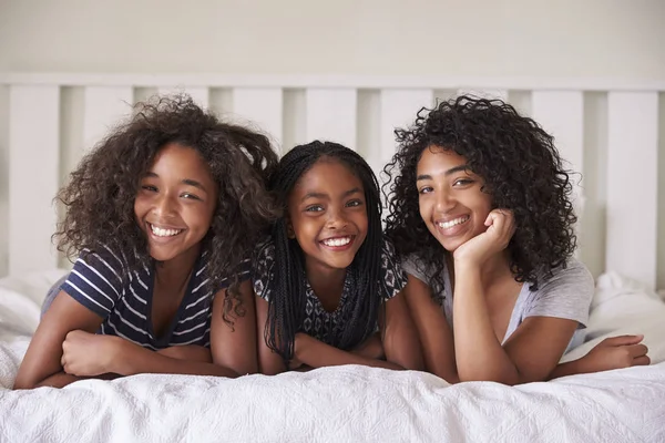 Drie tiener zusters — Stockfoto