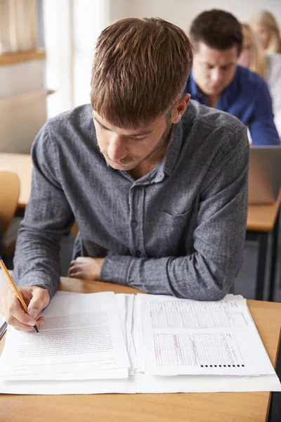 成年男学生 图库图片