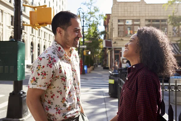 Rencontre Jeunes Couples Sur Urban Street New York — Photo