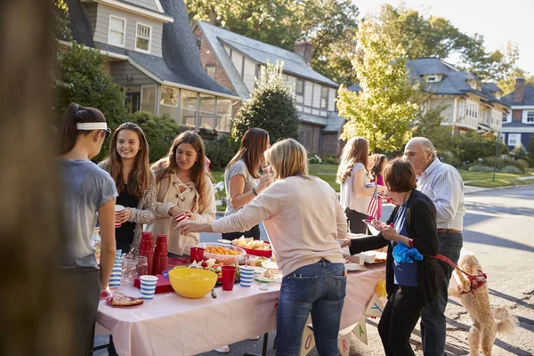 Neighbours Talk Standing Table Block Party — Stock Photo, Image