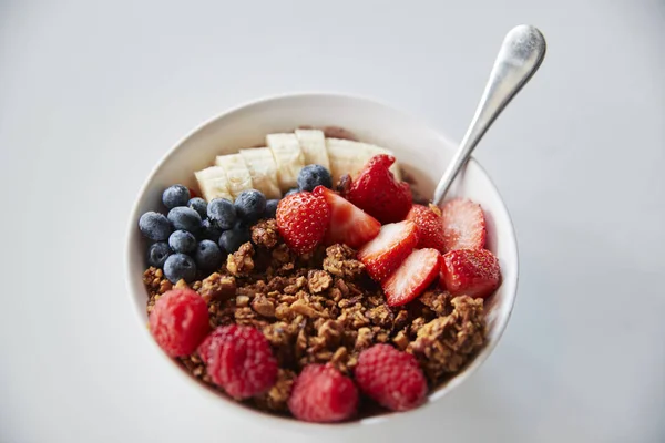 Schüssel Müsli Und Frisches Obst Für Ein Gesundes Frühstück — Stockfoto