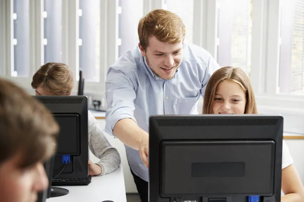 Tiener Studenten Studeren Het Klasse Met Leraar — Stockfoto