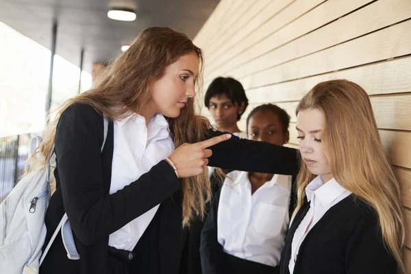 Adolescente Chica Siendo Intimidado Escuela — Foto de Stock