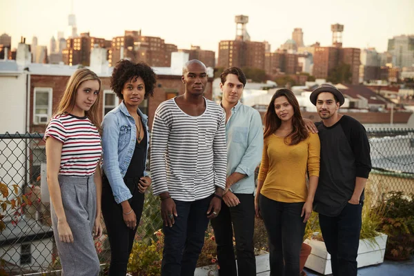 Six Adult Friends Standing Together Brooklyn Rooftop — Stock Photo, Image