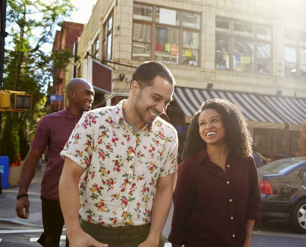 Gruppe Von Freunden Überquert Stadtstraße New York City — Stockfoto