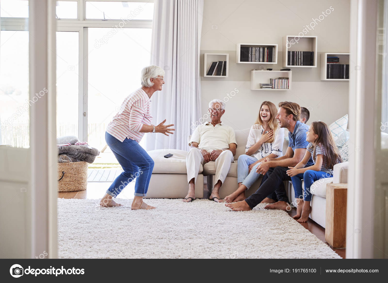 Living and non-living things for kids worksheets. счастливая семья в доме. Living being. старость этноса картинки. Youth culture.