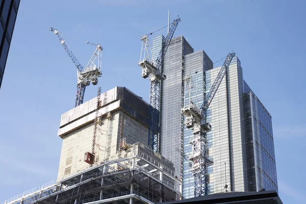 Londýn Květen 2017 Jeřáby Pracují Stavbě Moderní Věž Bloků City — Stock fotografie