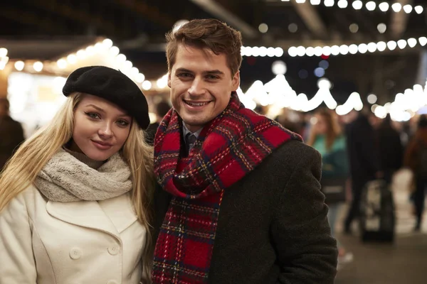 Portrait Couple Enjoying Christmas Market Night — Stock Photo, Image