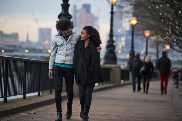 Couple Walking South Bank Winter Visit London — Stock Photo, Image