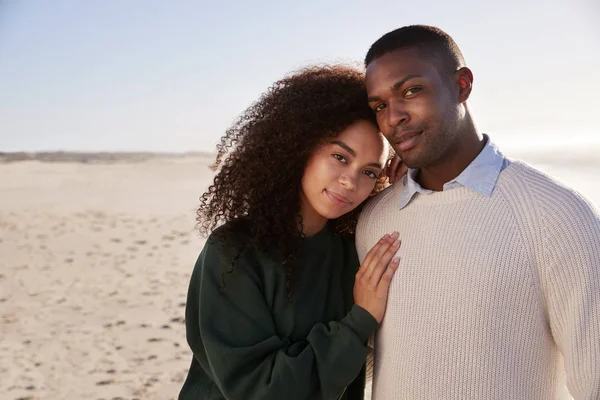 Portrait Couple Walking Winter Beach Together — Stock Photo, Image