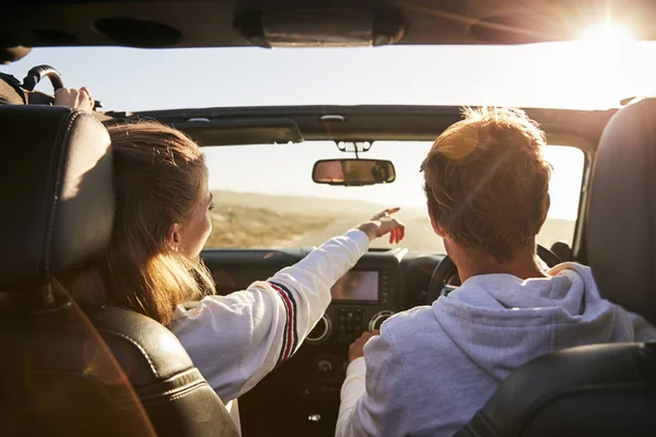 Young Adult Couple Driving Woman Pointing Out Directions — Stock Photo, Image