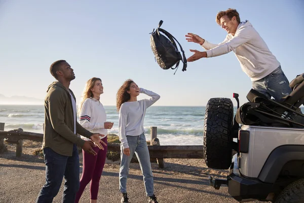 Four Friends Unloading Backpacks Back Car — Stock Photo, Image