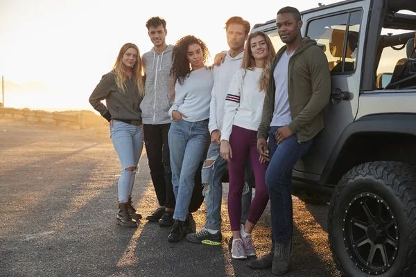 Young Adult Friends Road Trip Standing Jeep — Stock Photo, Image