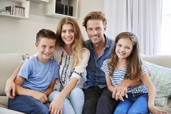 Portrait Smiling Family Sitting Sofa Home Together — Stock Photo, Image