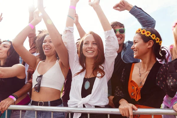 Young Friends Audience Barrier Dancing Singing Outdoor Festival Enjoying Music — ストック写真