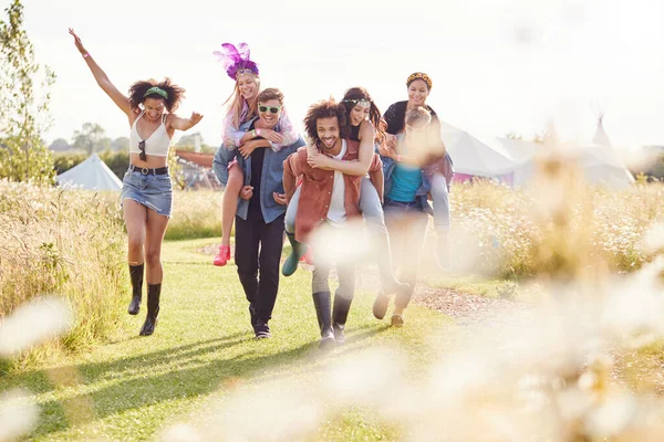 Group Friends Walking Back Tent Outdoor Music Festival Men Giving — Stock Photo, Image