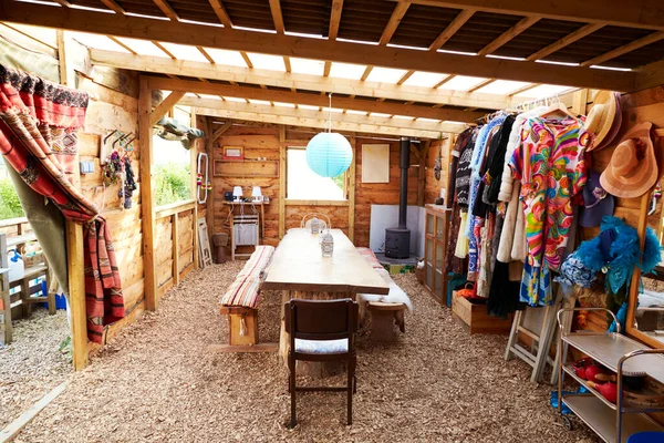 Pohled Interiéru Společenského Pokoje Sklápěcí Tábor Ročním Oblečením — Stock fotografie