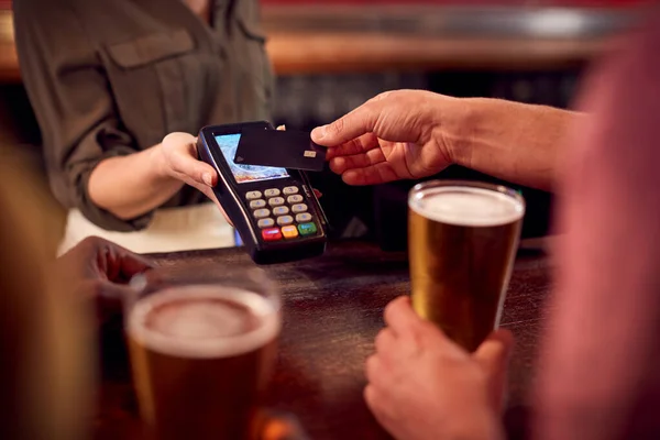 Close Man Paying Drinks Bar Using Contactless Card — Stock Photo, Image