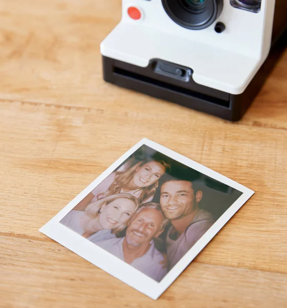 Vintage Instant Film Camera Met Print Van Senior Ouders Volwassen — Stockfoto