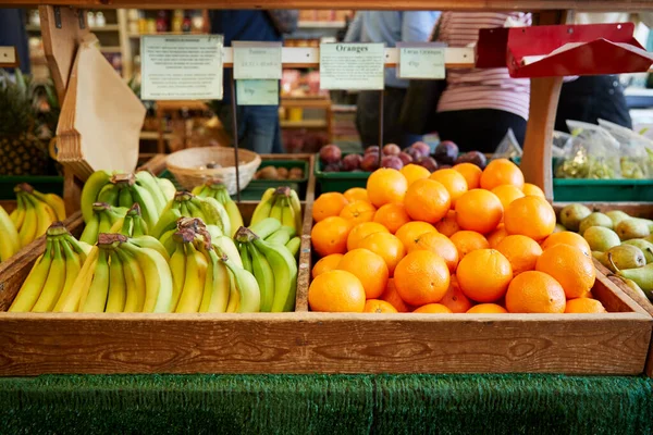 Exibição Bananas Laranjas Loja Fazenda Orgânica — Fotografia de Stock