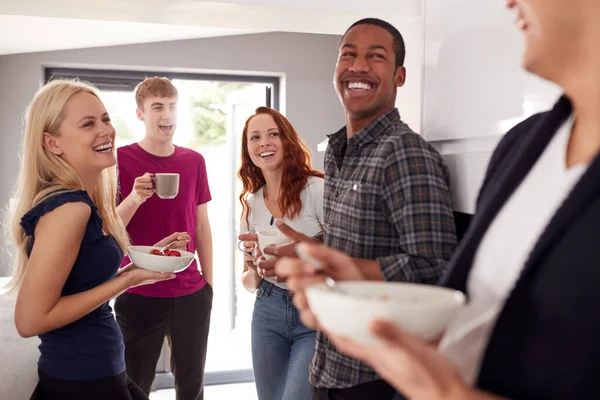 Group College Students Shared House Kitchen Eating Breakfast Together — Stock Photo, Image